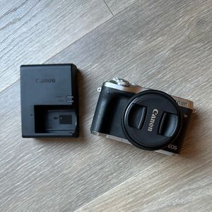 Canon EOS M6 Mirrorless Camera with EF-M 15-45mm f/3.5-6.3 IS STM Zoom Lens